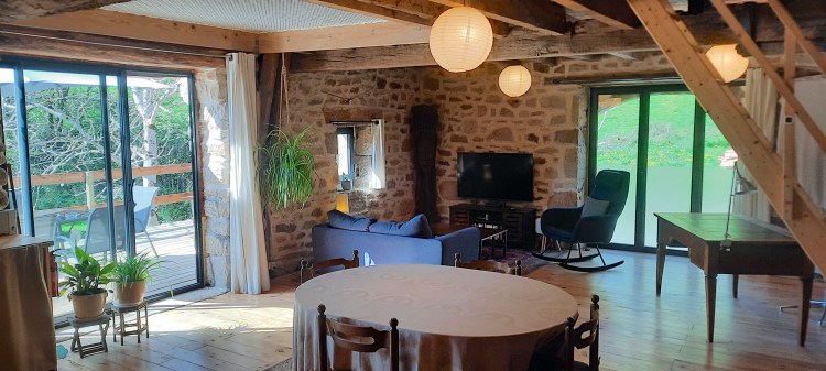 Le coin salon et bureau